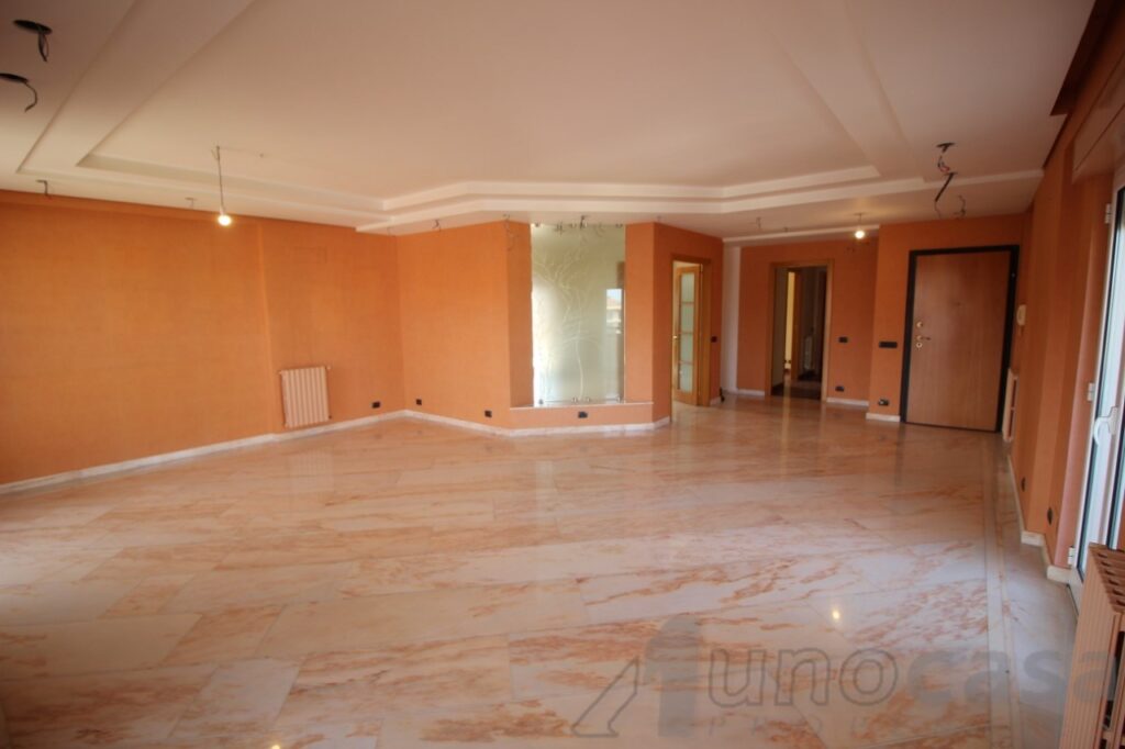 Ragusa – Appartamento ben rifinito, 6 piano di palazzo signorile, con garage